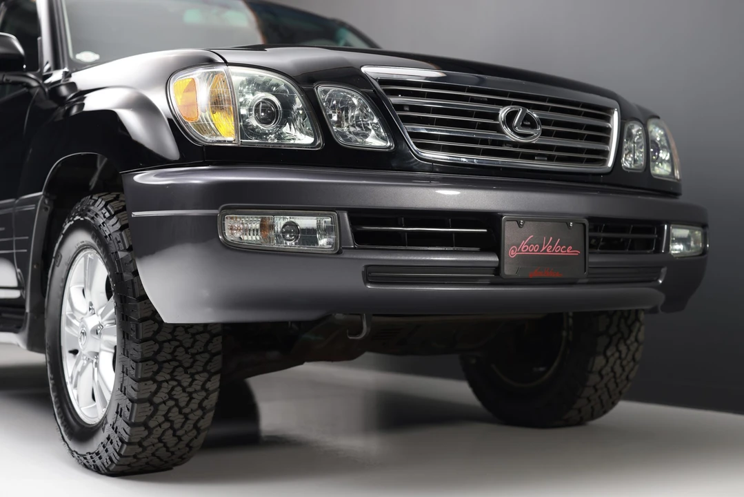 2004 Lexus LX 2nd Gen - Image 16 of 31