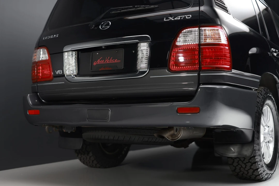 2004 Lexus LX 2nd Gen - Image 25 of 31