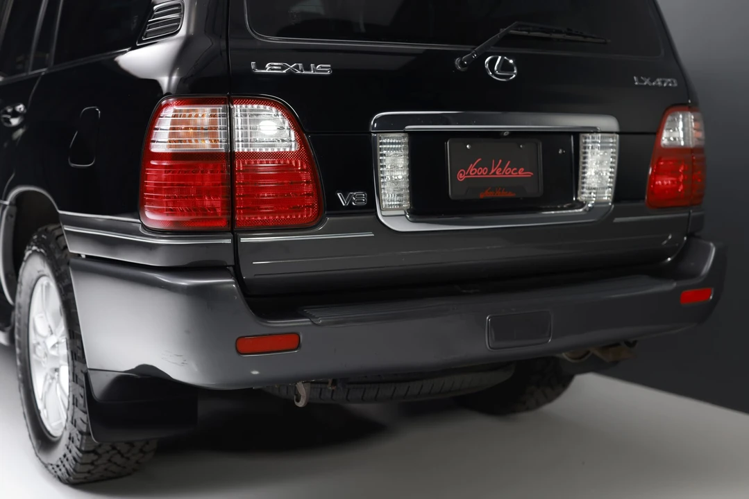 2004 Lexus LX 2nd Gen - Image 26 of 31