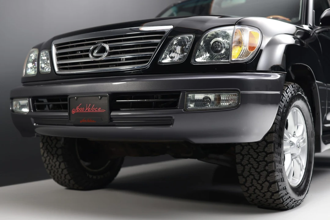 2004 Lexus LX 2nd Gen - Image 17 of 31