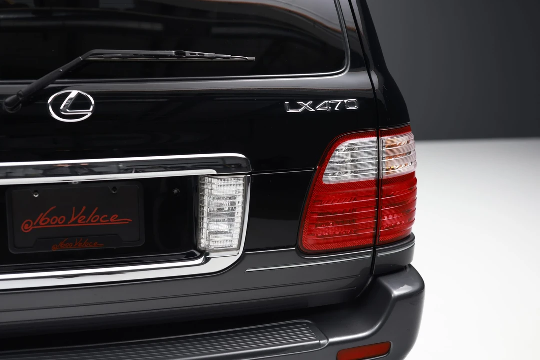 2004 Lexus LX 2nd Gen - Image 29 of 31