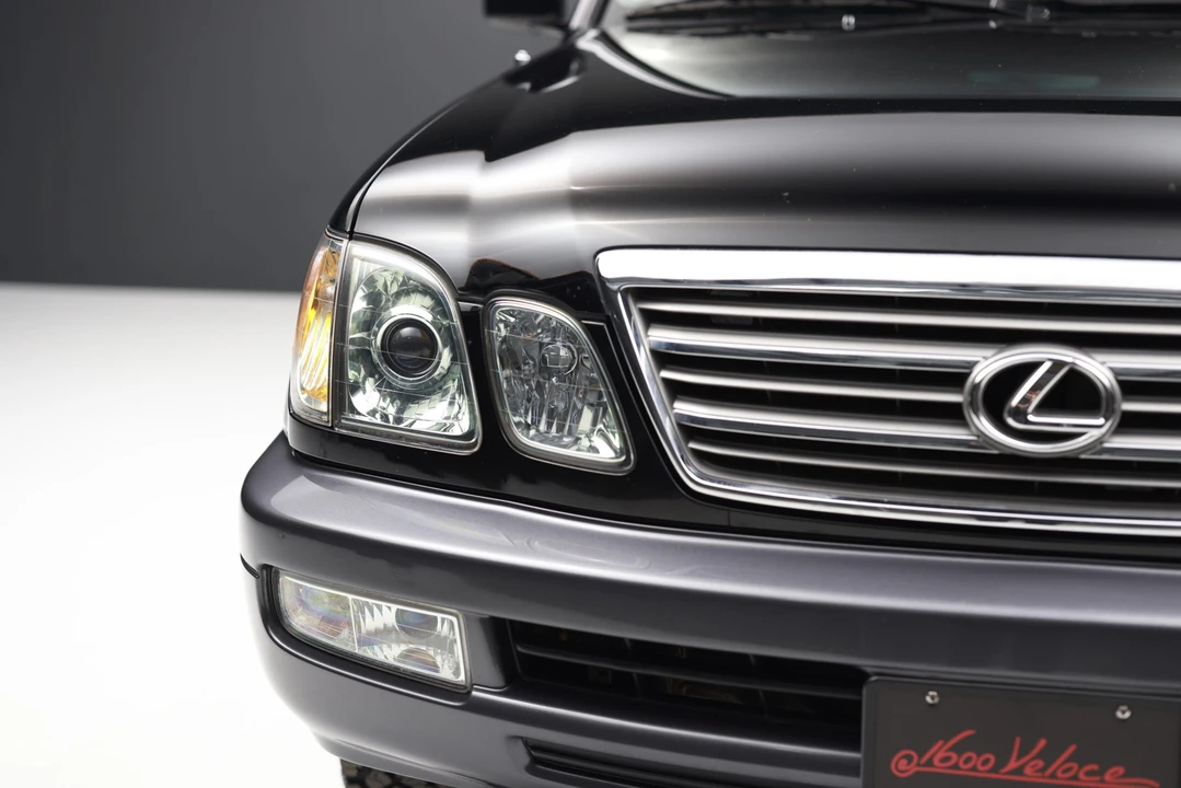 2004 Lexus LX 2nd Gen - Image 18 of 31