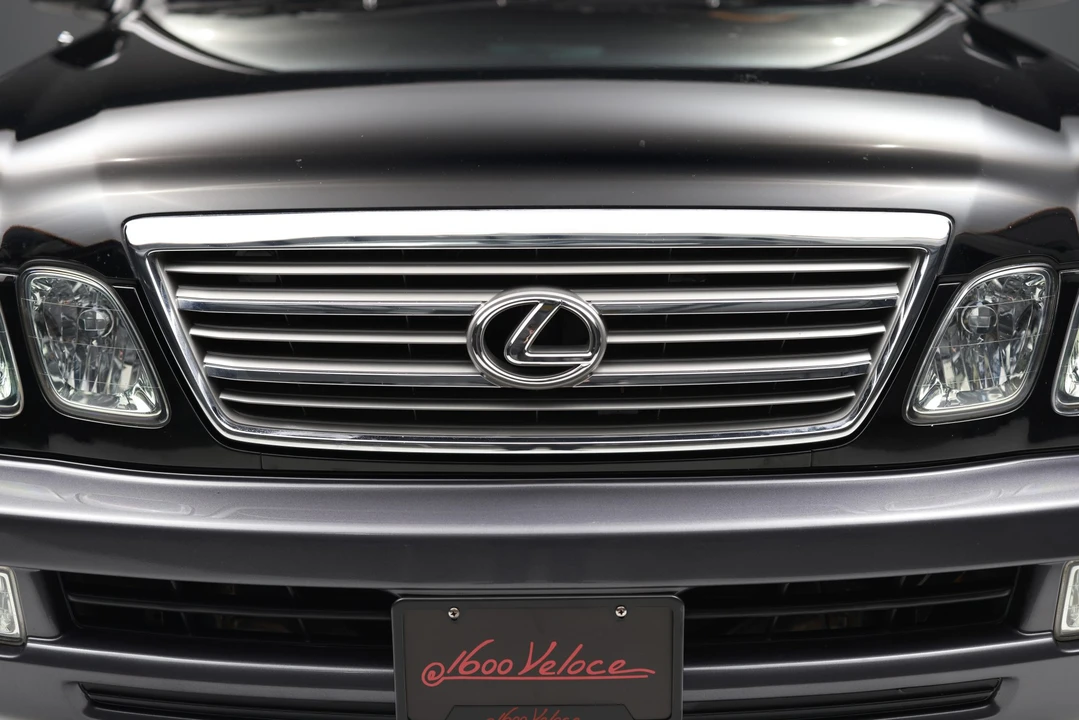 2004 Lexus LX 2nd Gen - Image 19 of 31