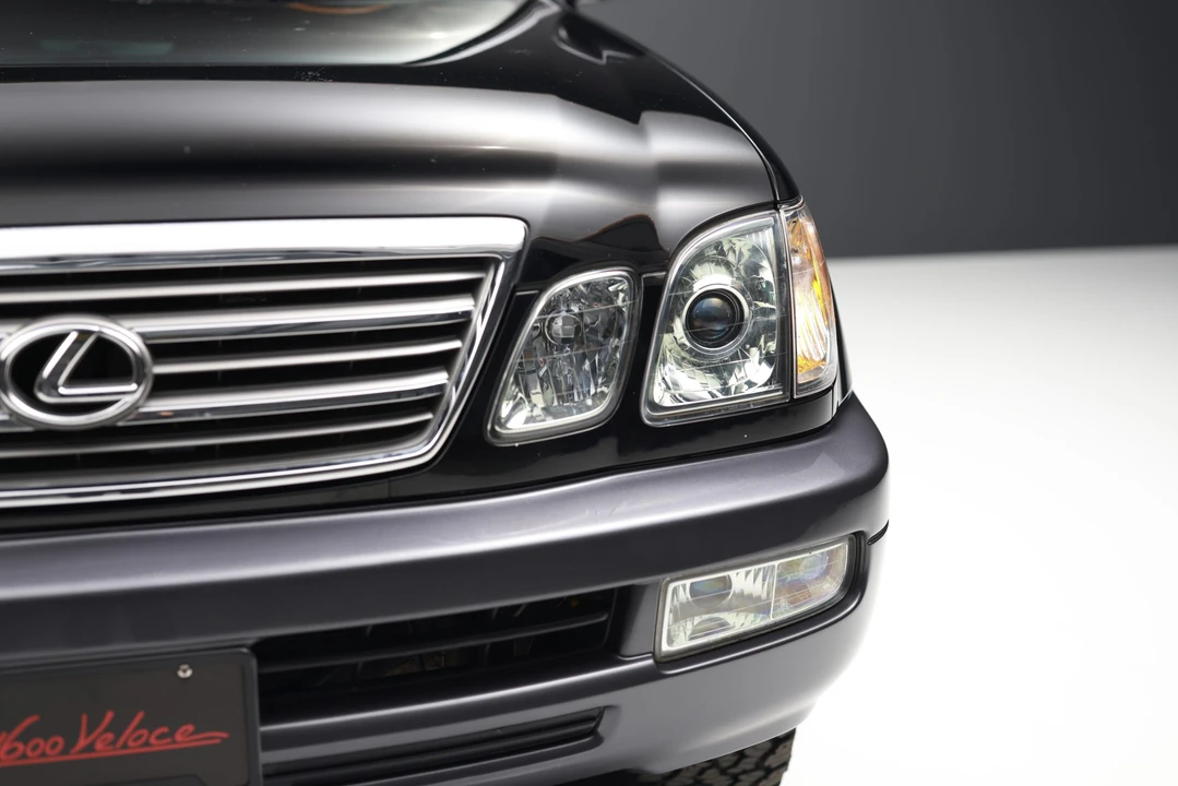 2004 Lexus LX 2nd Gen - Image 20 of 31