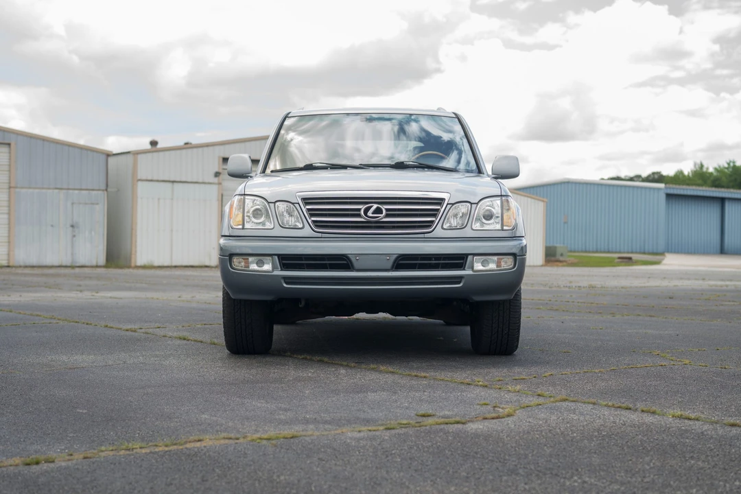 2004 Lexus LX 2nd Gen - Image 9 of 31