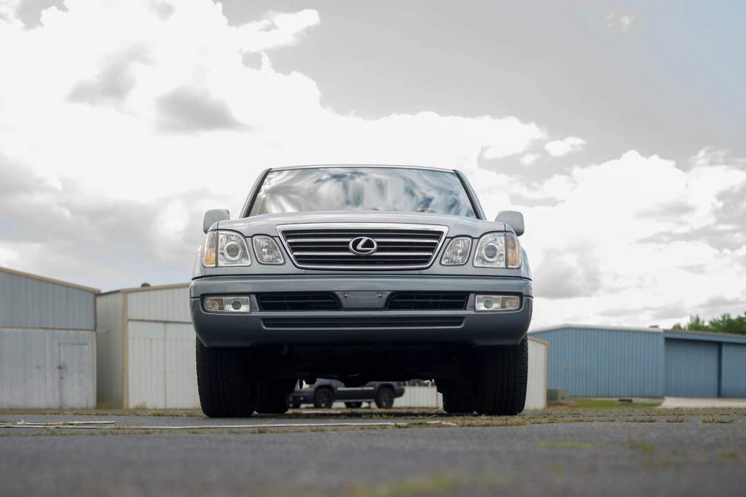 2004 Lexus LX 2nd Gen - Image 10 of 31