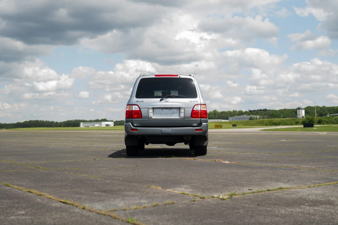 2004 Lexus LX 2nd Gen - Image 24 of 31