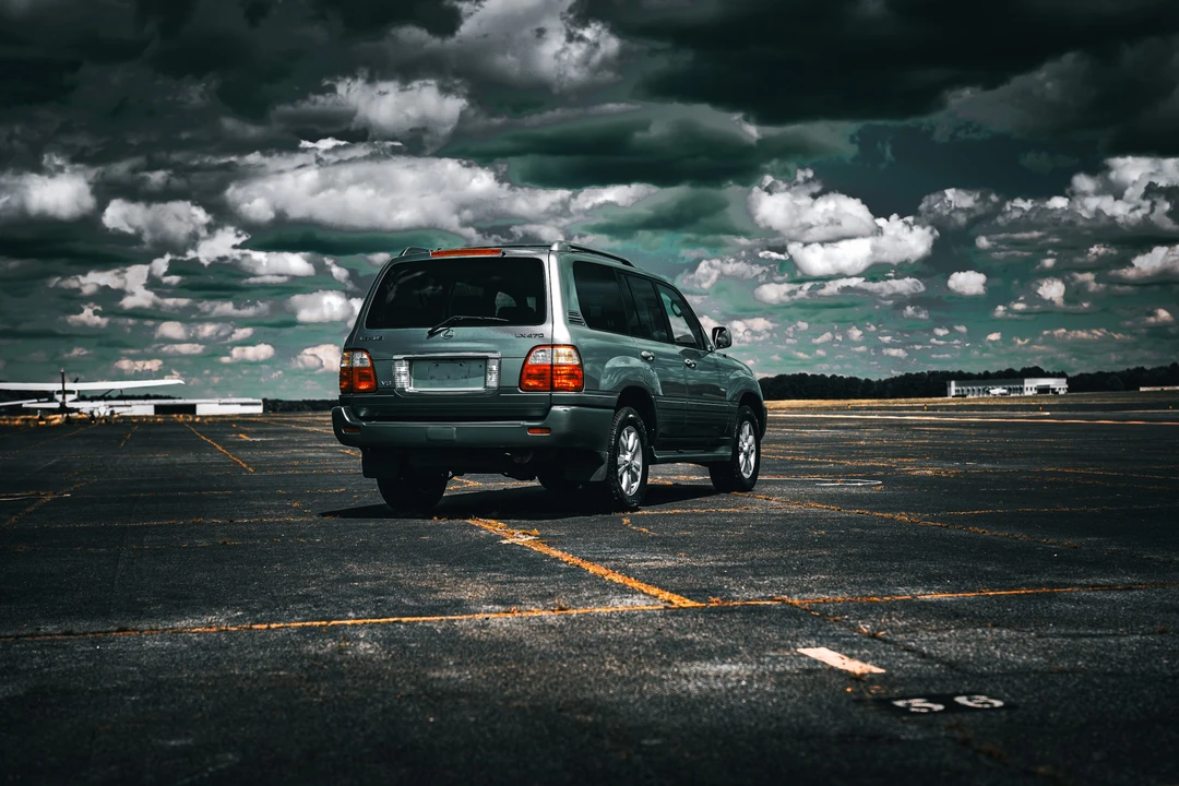 2004 Lexus LX 2nd Gen - Image 22 of 31
