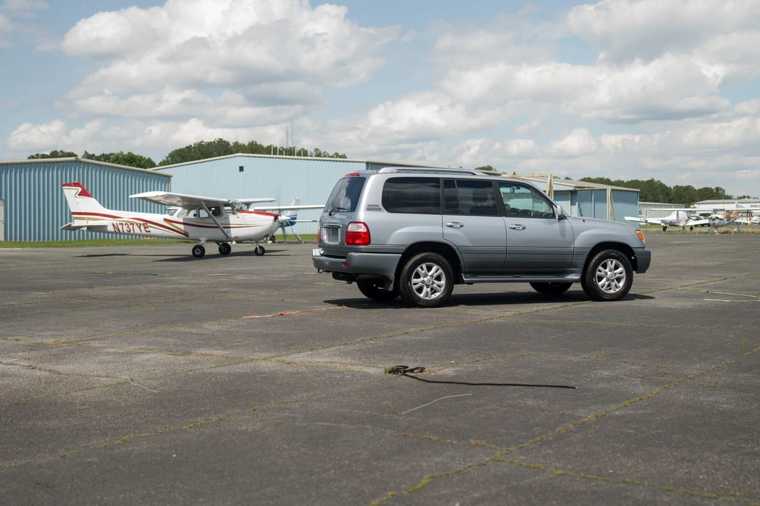 2004 Lexus LX 2nd Gen - Image 18 of 31