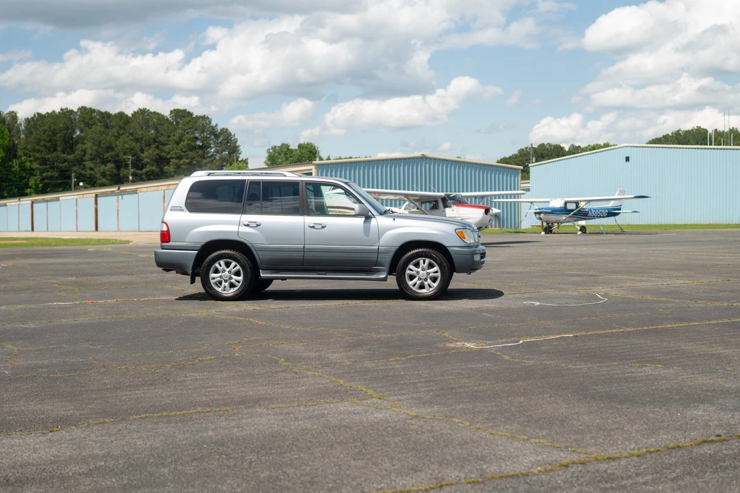 2004 Lexus LX 2nd Gen - Image 17 of 31