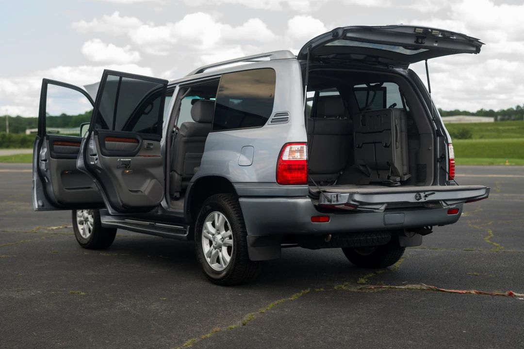 2004 Lexus LX 2nd Gen - Image 30 of 31