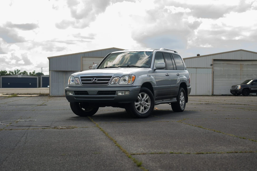 2004 Lexus LX 2nd Gen - Image 4 of 31
