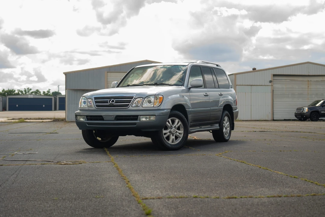 2004 Lexus LX 2nd Gen - Image 5 of 31