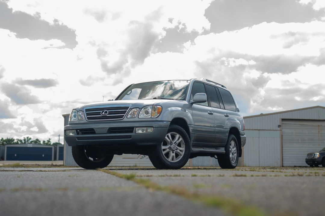 2004 Lexus LX 2nd Gen - Image 6 of 31
