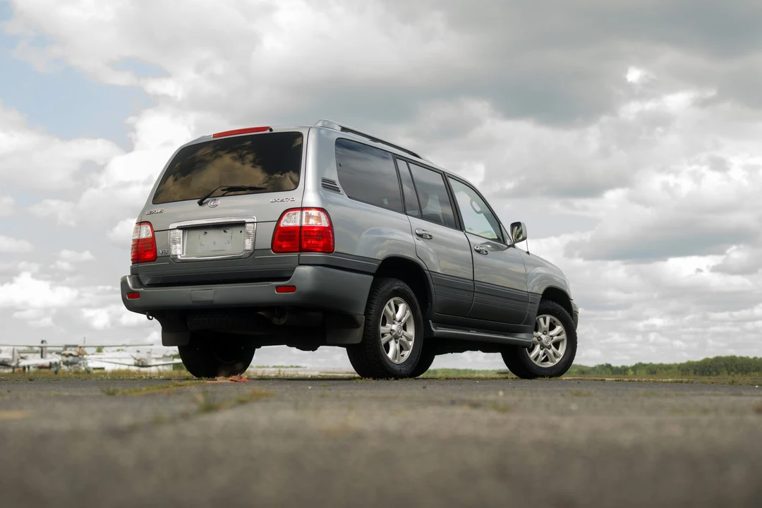 2004 Lexus LX 2nd Gen - Image 20 of 31
