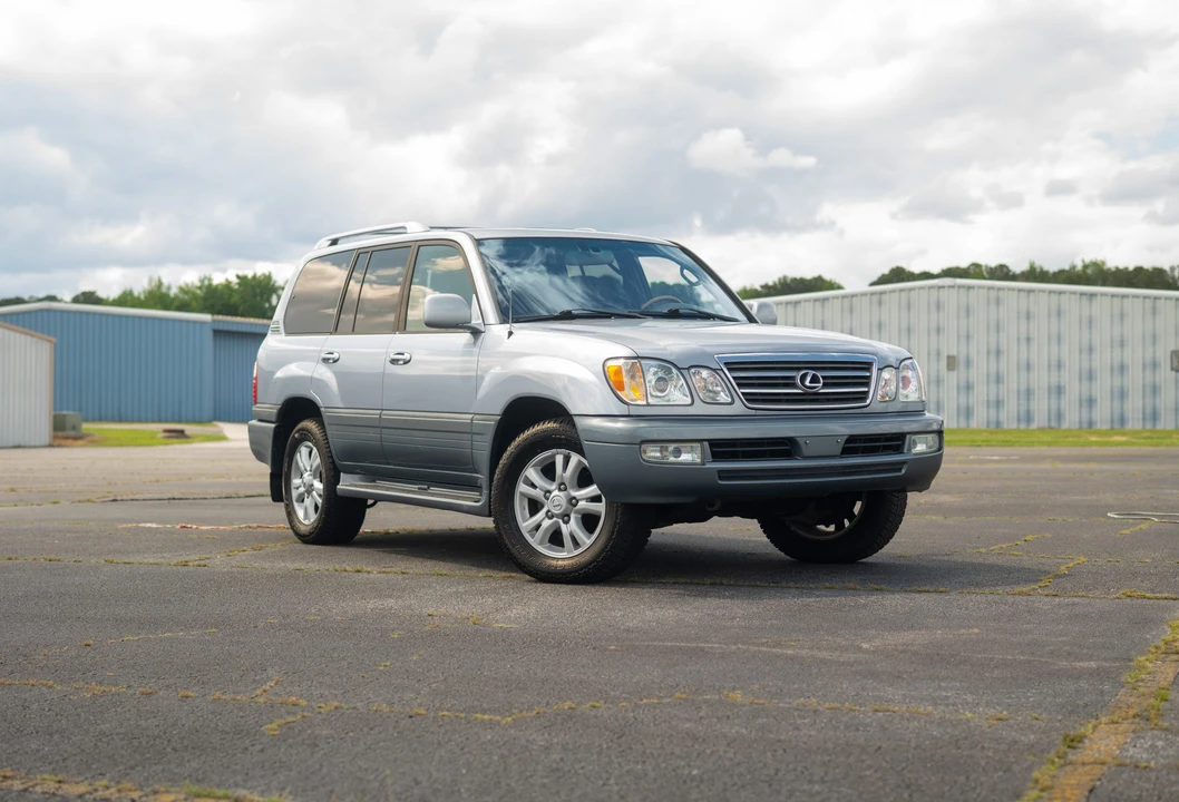 2004 Lexus LX 2nd Gen - Image 14 of 31