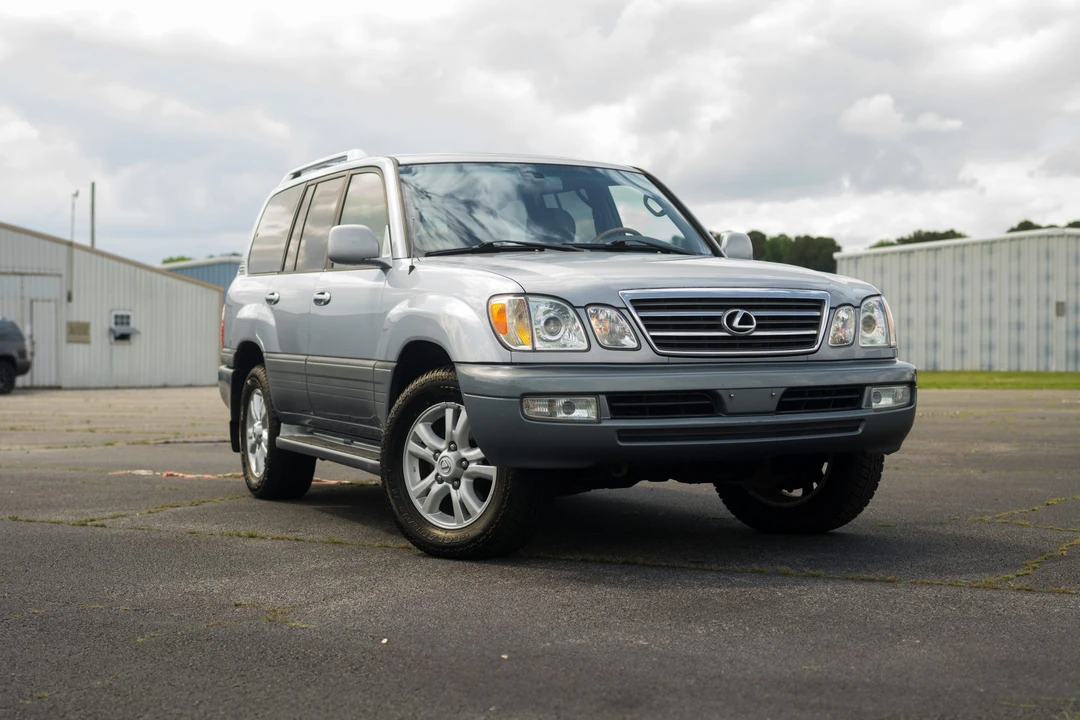 2004 Lexus LX 2nd Gen - Image 12 of 31