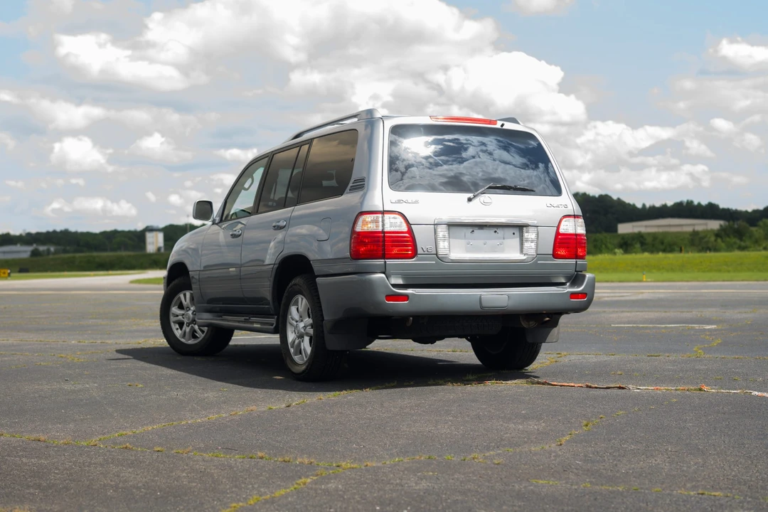 2004 Lexus LX 2nd Gen - Image 26 of 31