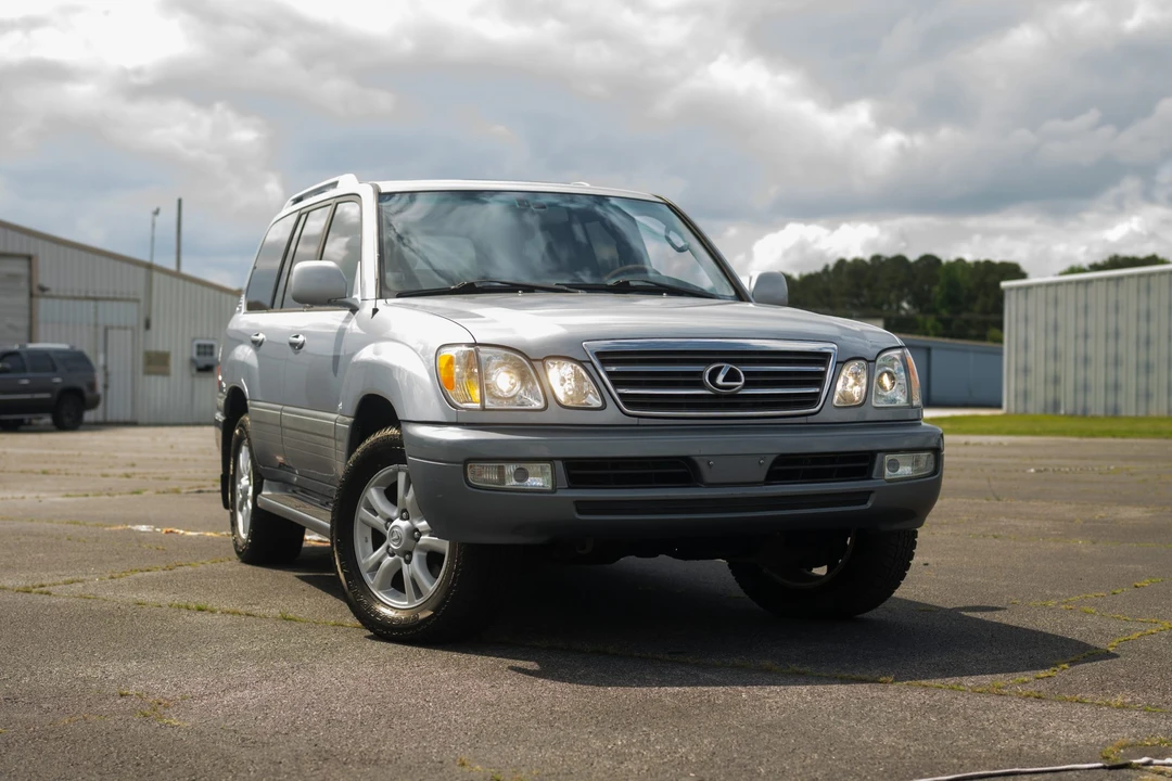 2004 Lexus LX 2nd Gen - Image 11 of 31