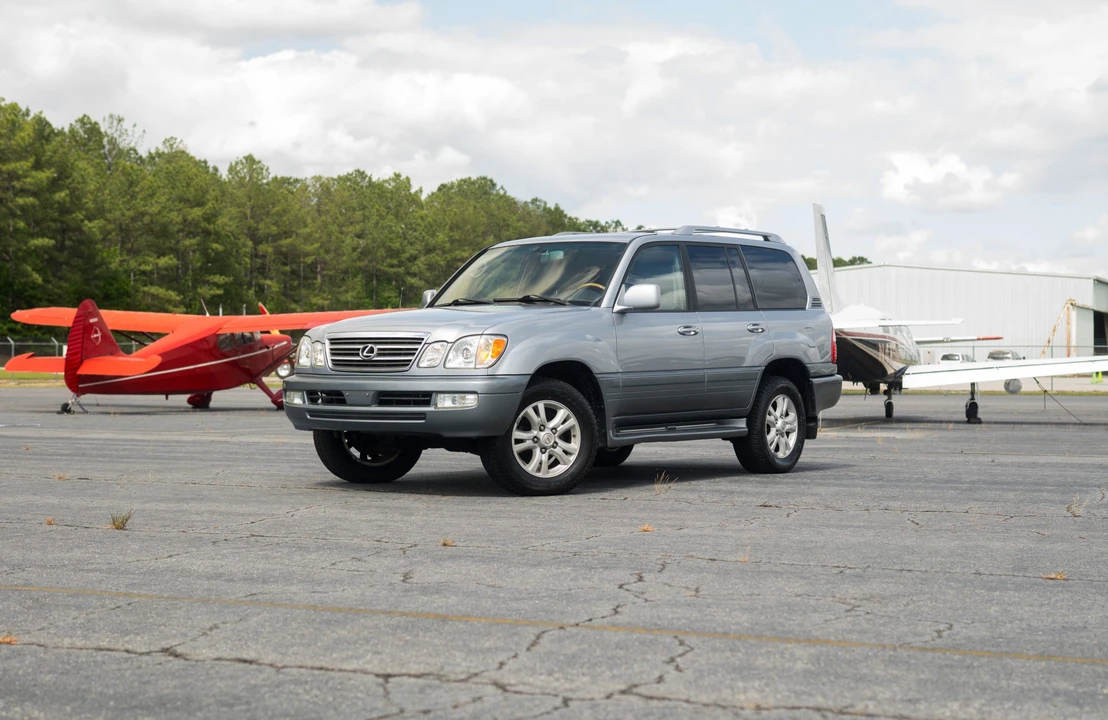 2004 Lexus LX 2nd Gen - Image 2 of 31