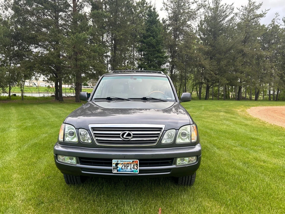 2004 Lexus LX 2nd Gen - Image 16 of 31