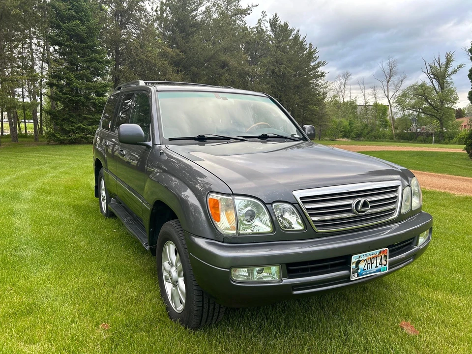 2004 Lexus LX 2nd Gen - Image 14 of 31