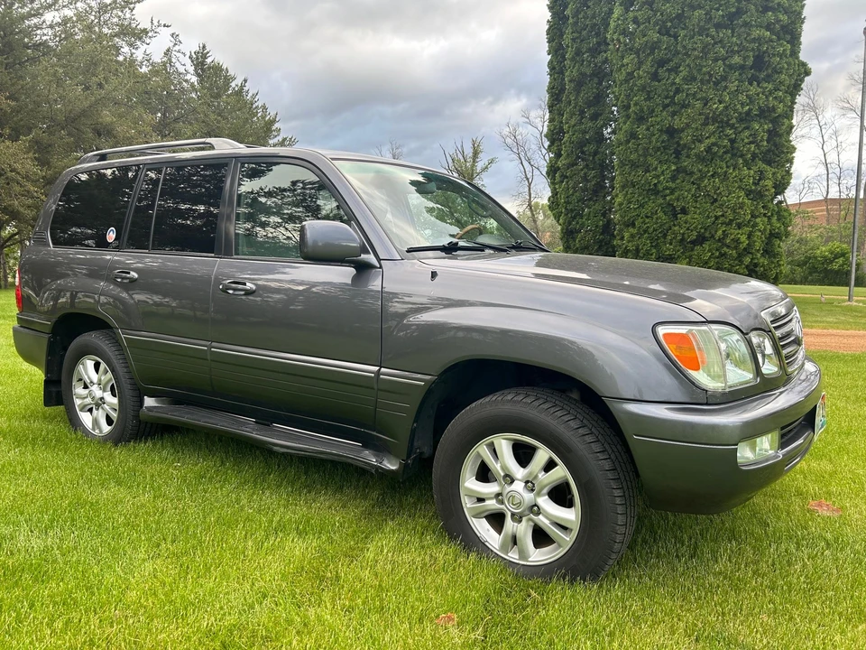 2004 Lexus LX 2nd Gen - Image 13 of 31