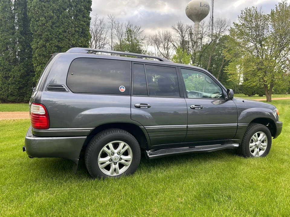 2004 Lexus LX 2nd Gen - Image 10 of 31