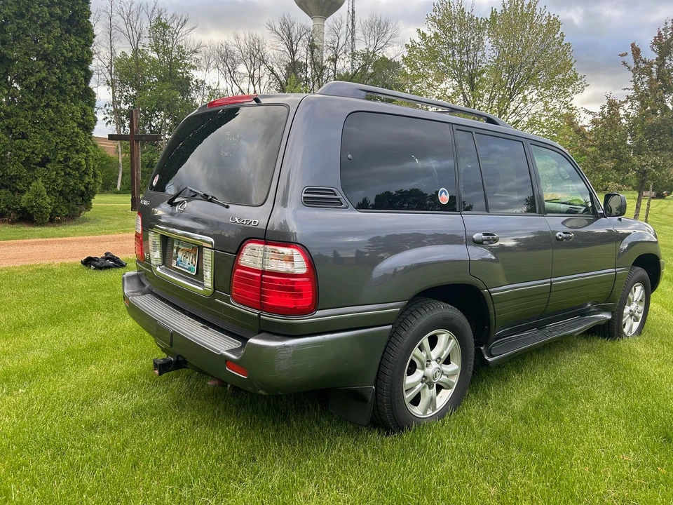 2004 Lexus LX 2nd Gen - Image 9 of 31
