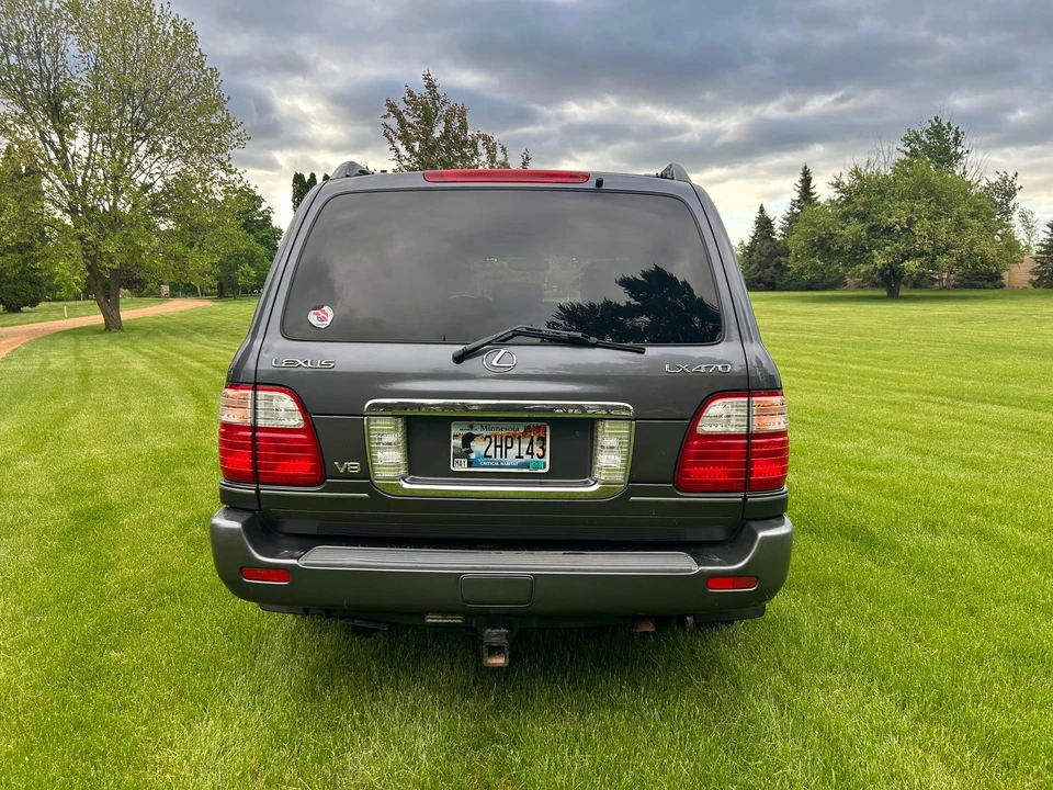 2004 Lexus LX 2nd Gen - Image 8 of 31
