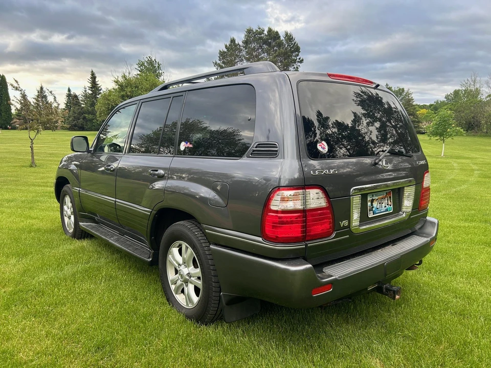 2004 Lexus LX 2nd Gen - Image 6 of 31