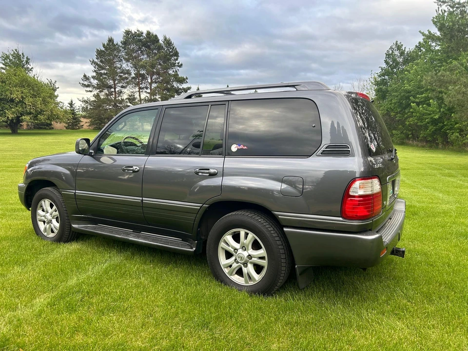 2004 Lexus LX 2nd Gen - Image 5 of 31