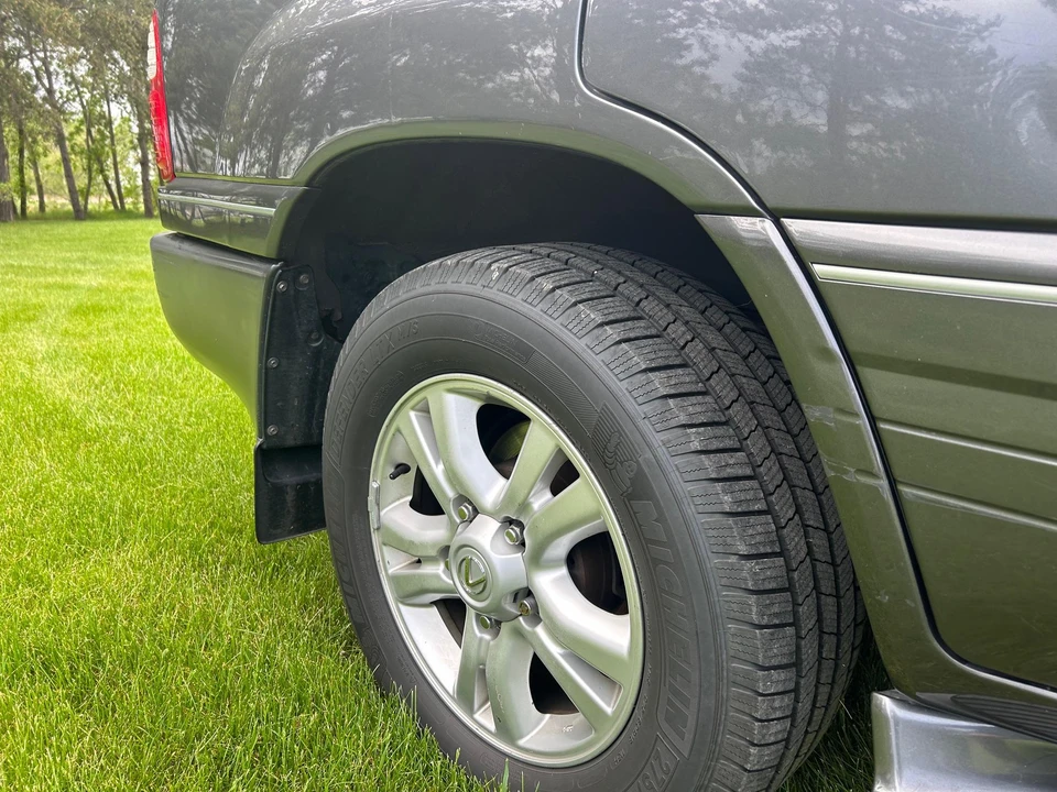 2004 Lexus LX 2nd Gen - Image 26 of 31