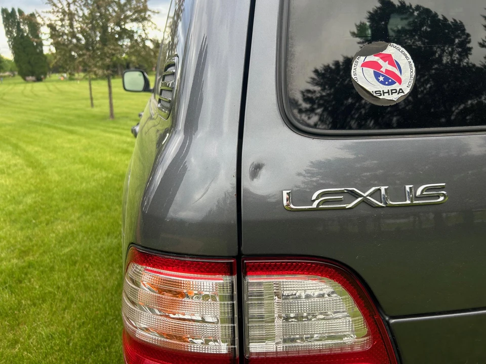 2004 Lexus LX 2nd Gen - Image 21 of 31