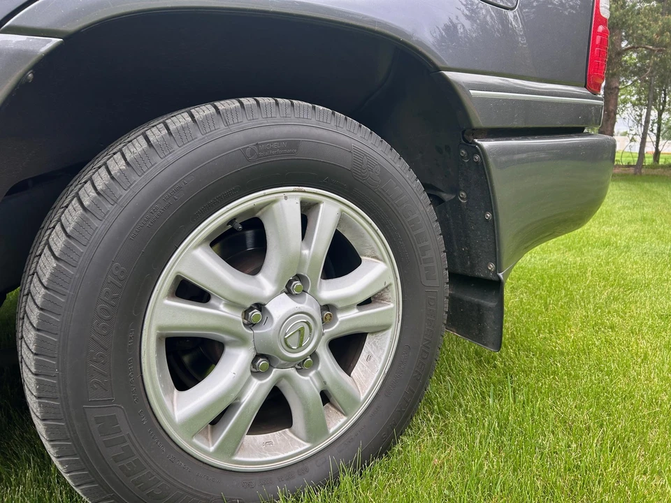 2004 Lexus LX 2nd Gen - Image 27 of 31
