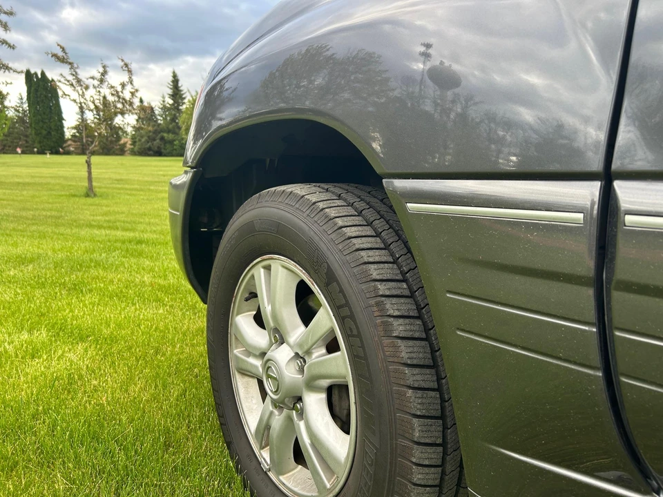 2004 Lexus LX 2nd Gen - Image 29 of 31