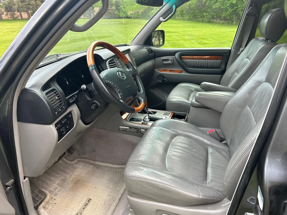 2004 Lexus LX 2nd Gen - Image 30 of 31