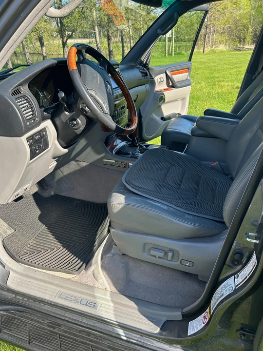 2004 Lexus LX 2nd Gen - Image 31 of 31