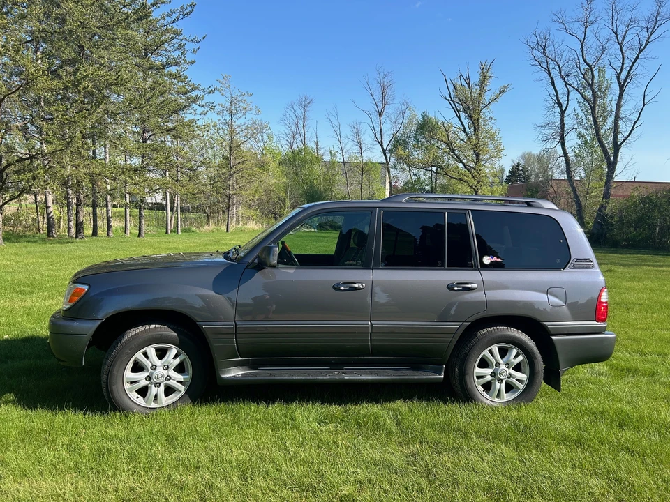 2004 Lexus LX 2nd Gen - Image 3 of 31