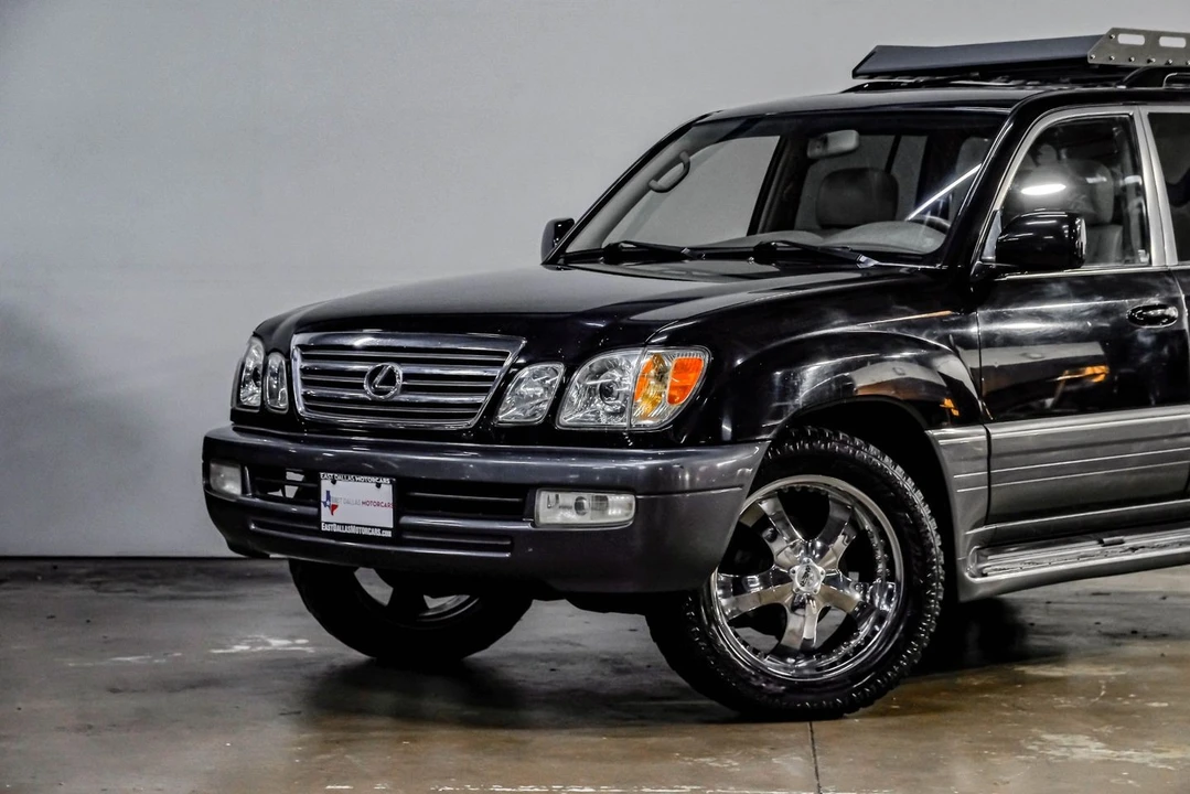 2004 Lexus LX 2nd Gen - Image 9 of 21