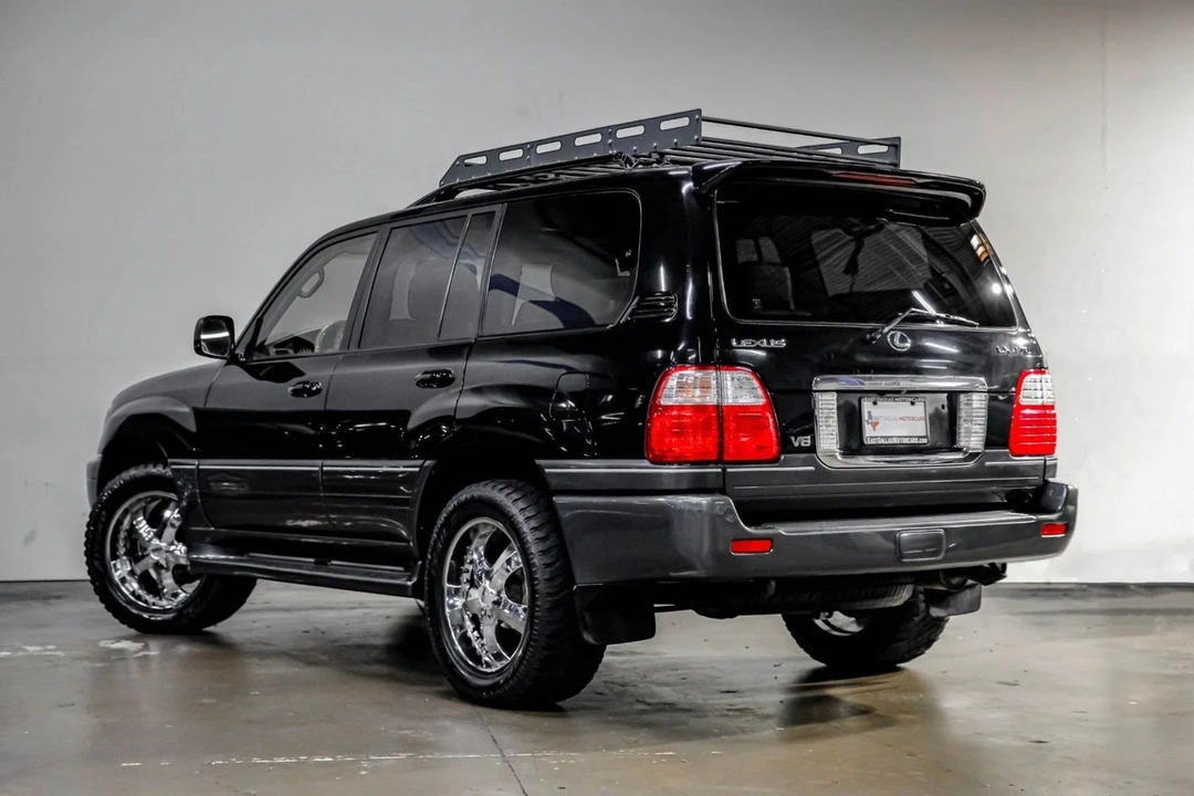 2004 Lexus LX 2nd Gen - Image 16 of 21