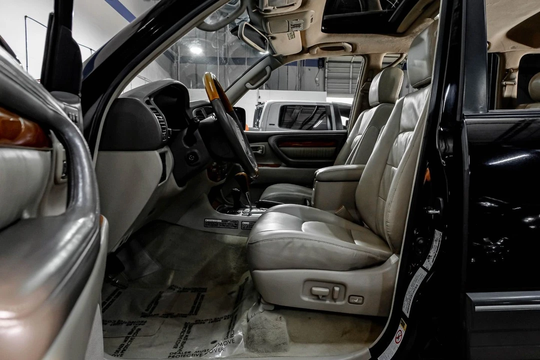 2004 Lexus LX 2nd Gen - Image 4 of 21