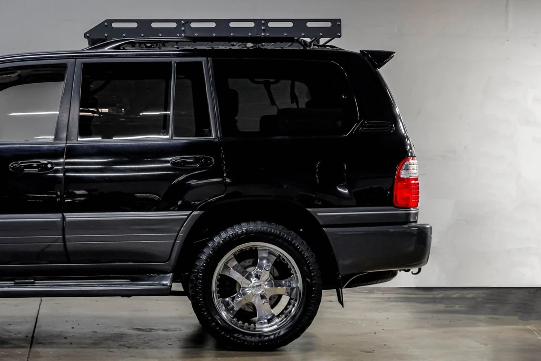 2004 Lexus LX 2nd Gen - Image 19 of 21