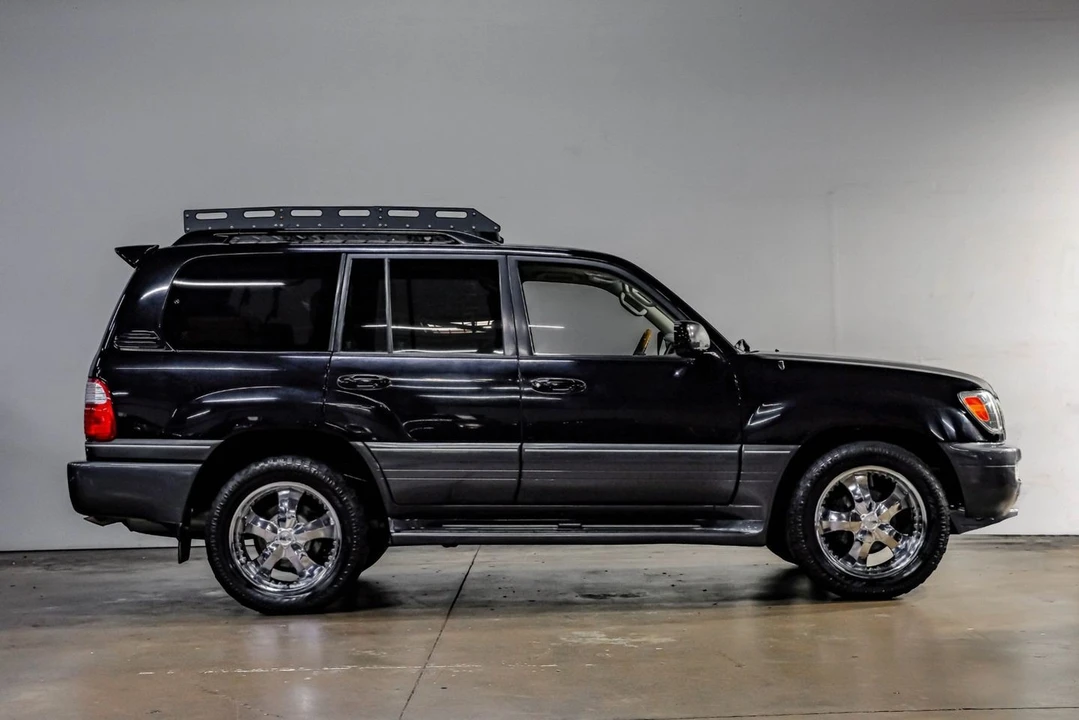 2004 Lexus LX 2nd Gen - Image 11 of 21