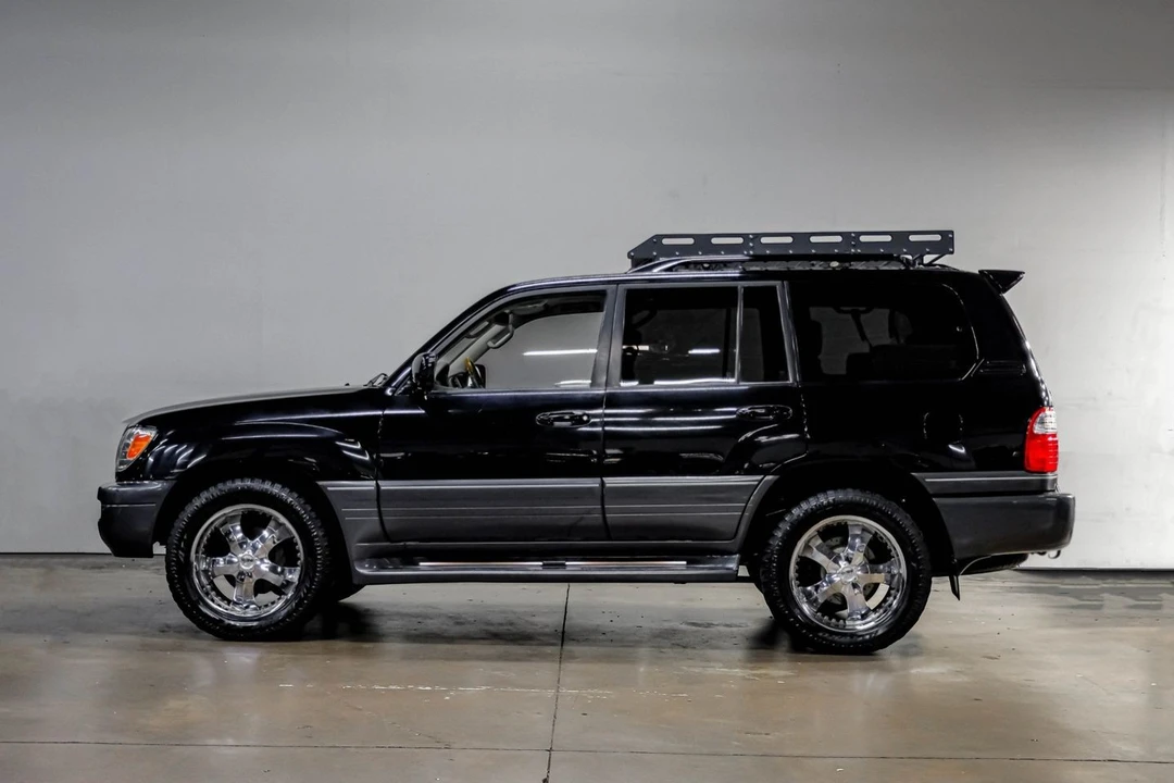 2004 Lexus LX 2nd Gen - Image 17 of 21