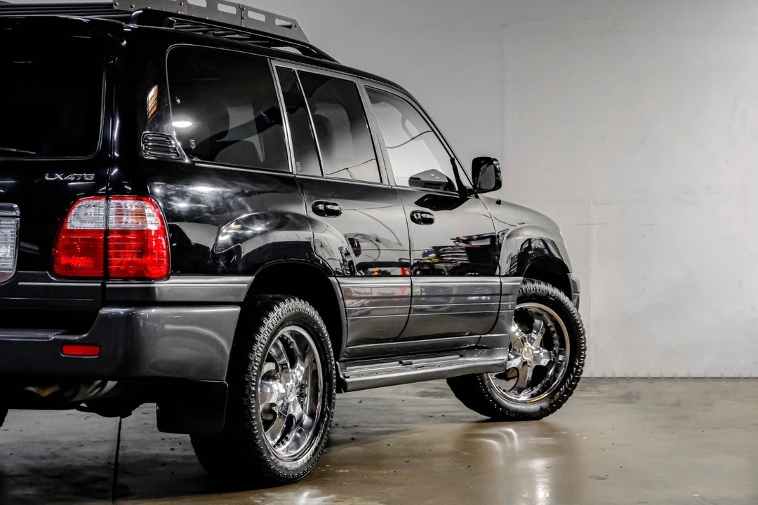 2004 Lexus LX 2nd Gen - Image 14 of 21