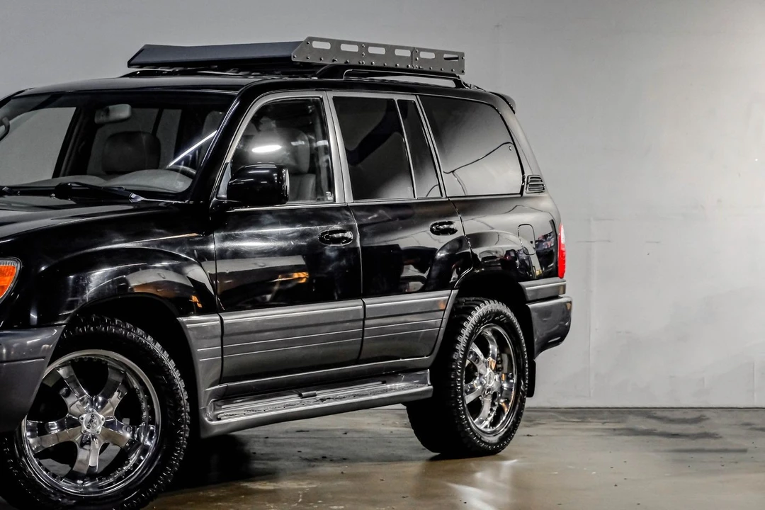 2004 Lexus LX 2nd Gen - Image 10 of 21