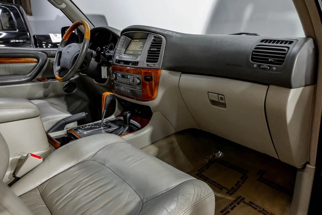 2004 Lexus LX 2nd Gen - Image 20 of 21