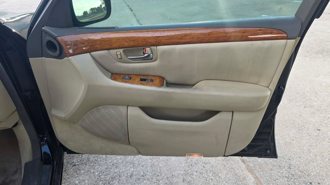 2004 Lexus - Image 15 of 20