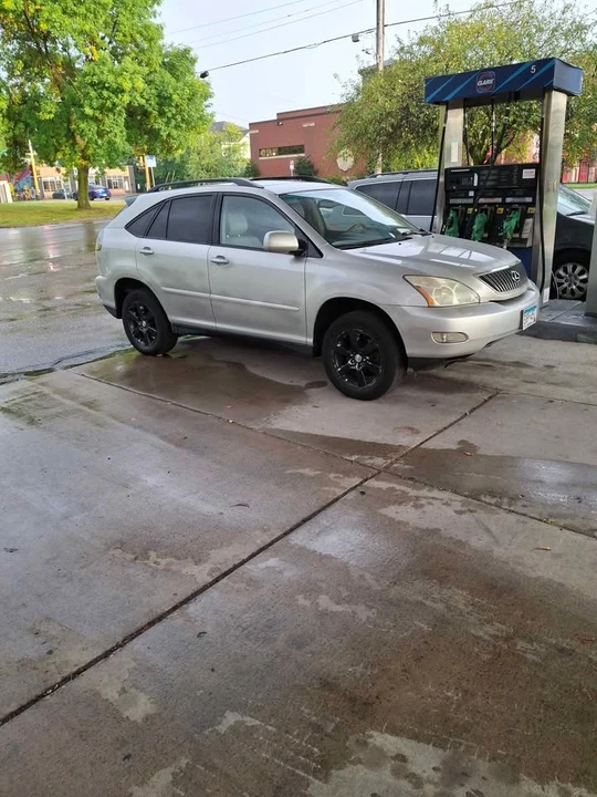 2004 Lexus RX 2nd Gen - Image 5 of 5